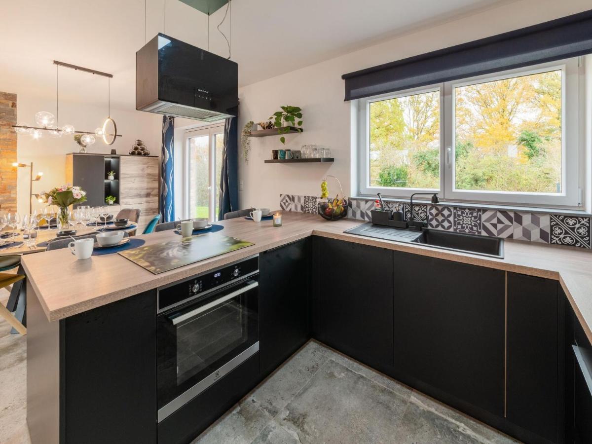 Vakantiehuis Modern In With Fenced Garden *