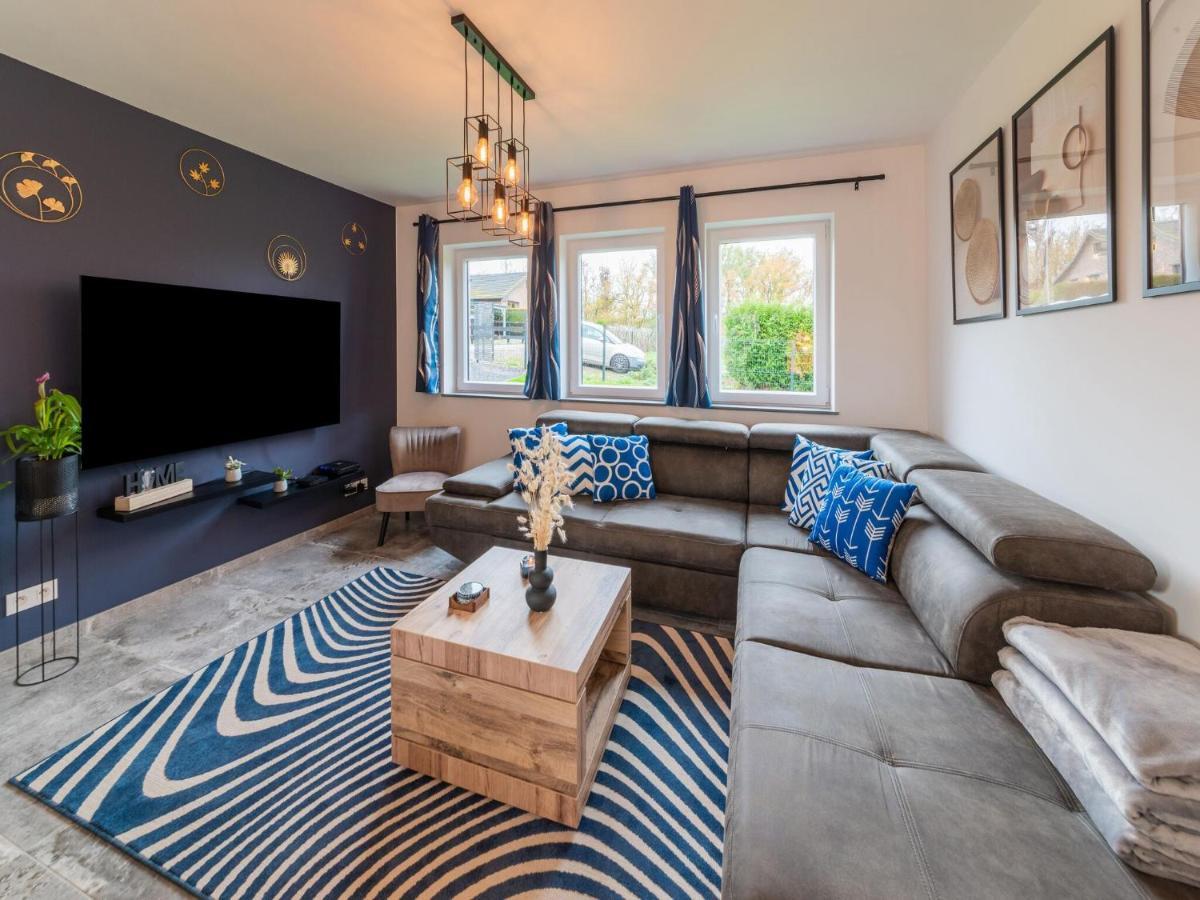 Vakantiehuis Modern In With Fenced Garden *