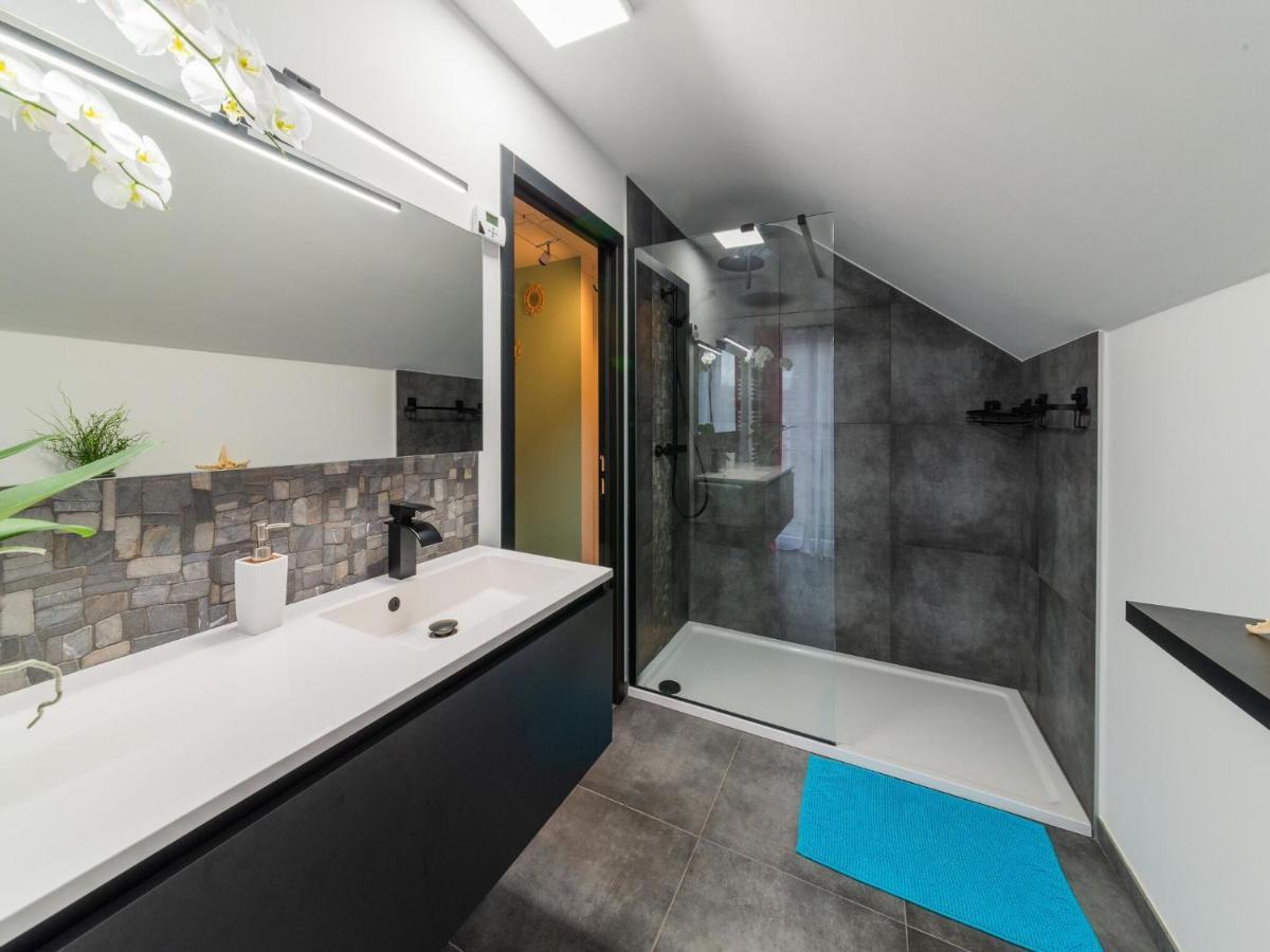 Vakantiehuis Modern In With Fenced Garden Noiseux