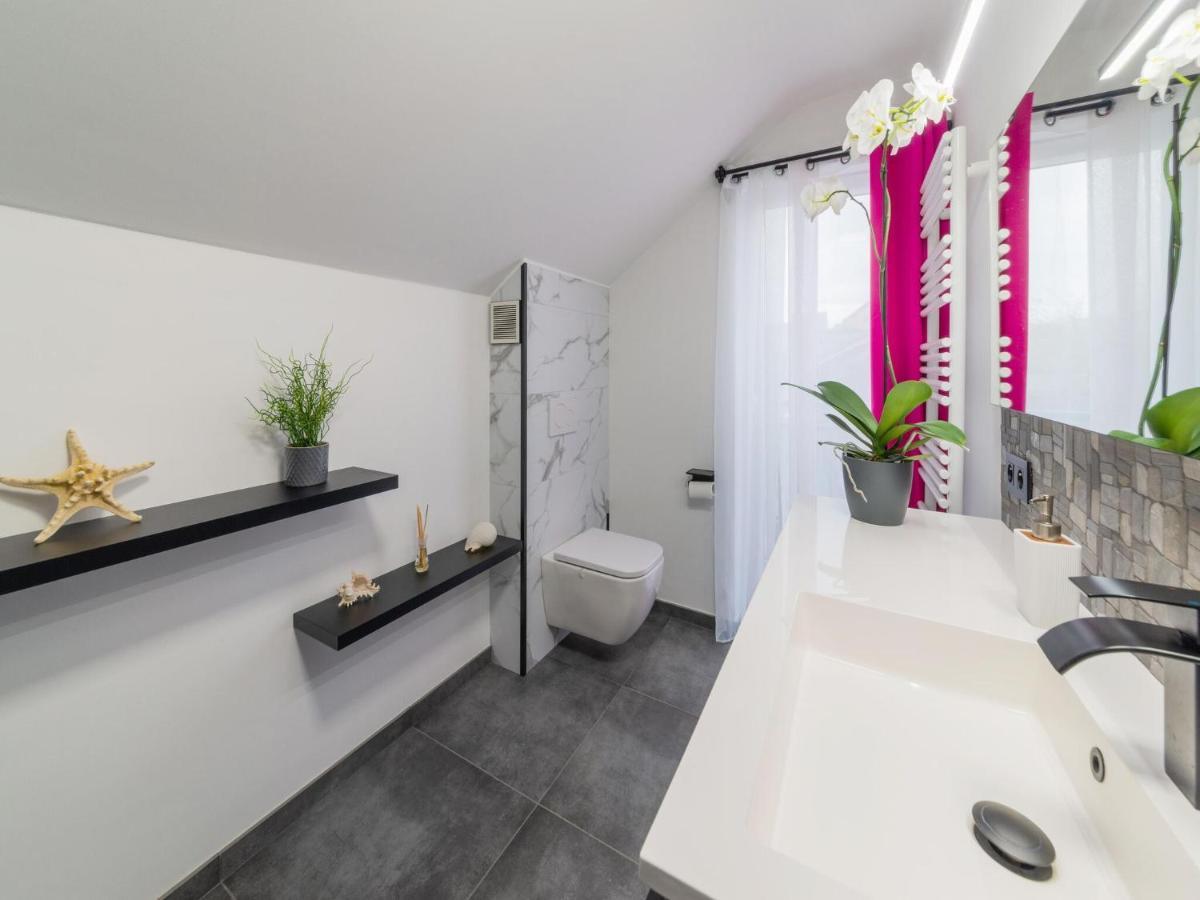 Modern In With Fenced Garden Vakantiehuis Noiseux